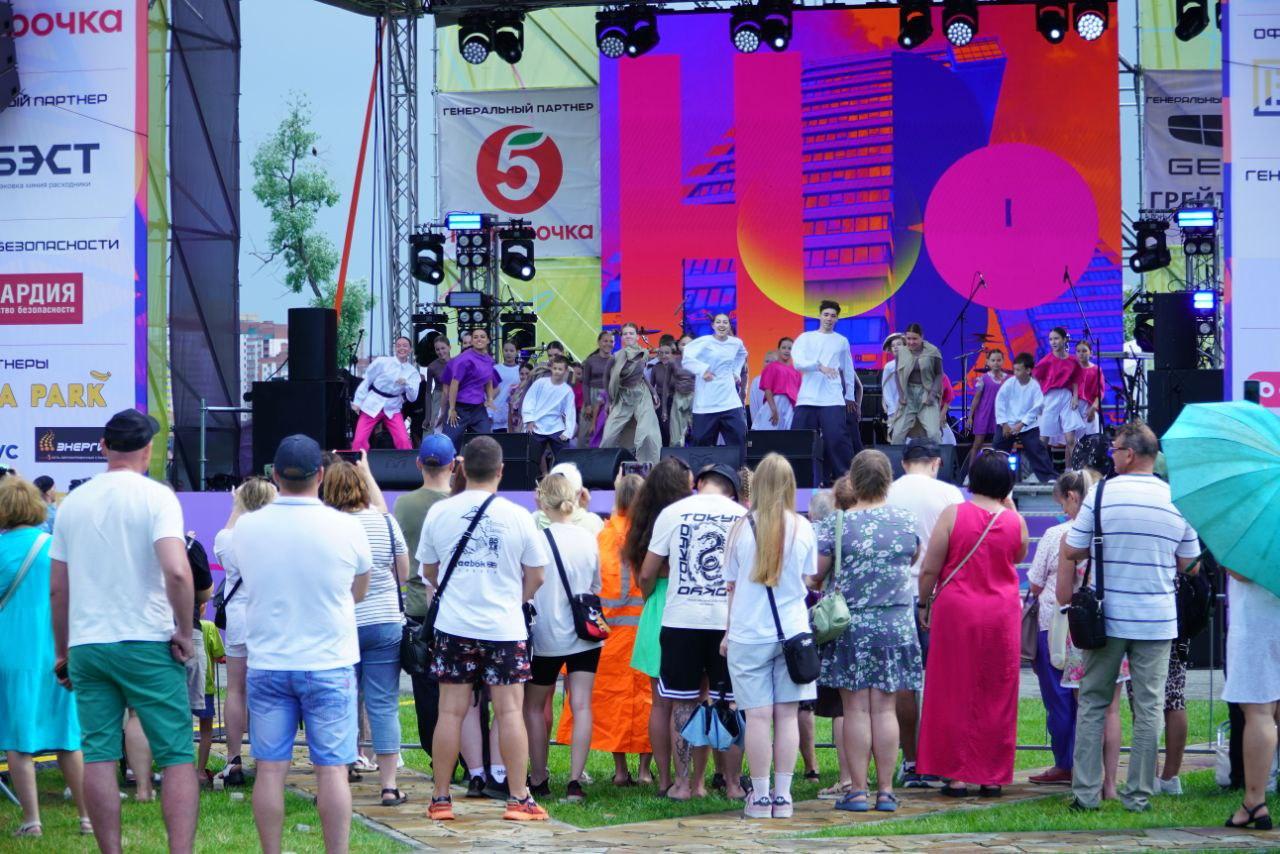 Фото Выступление Kamazza, рыцари и трансформеры: в парке «Арена» завершилось грандиозное празднование Дня города. ФОТОРЕПОРТАЖ 40